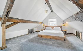 Quirky Retreats - Chester Rose