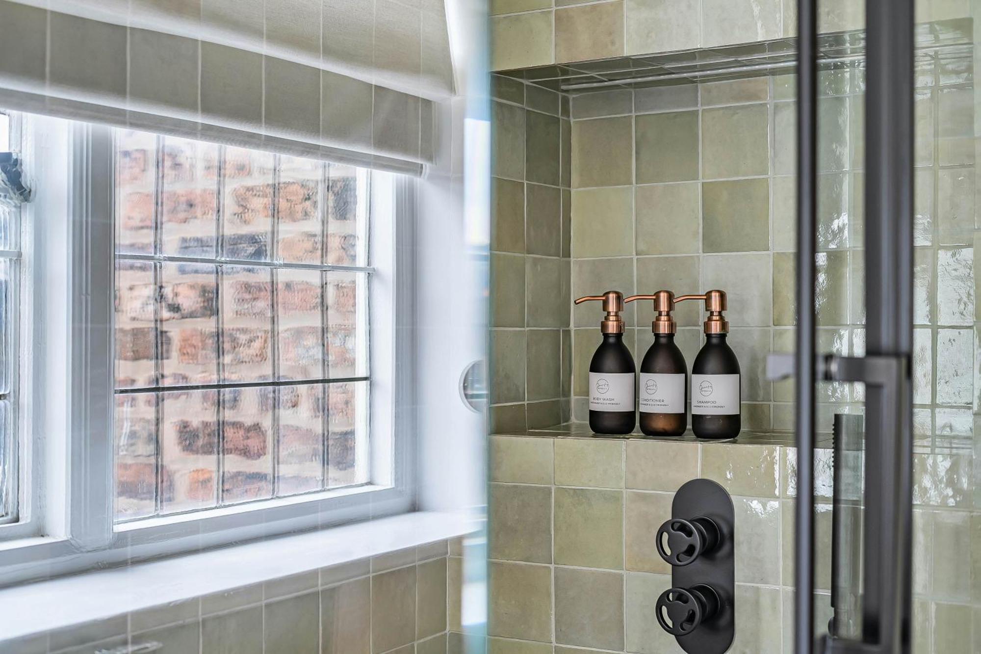 Quirky Retreats - Chester Rose Exterior photo